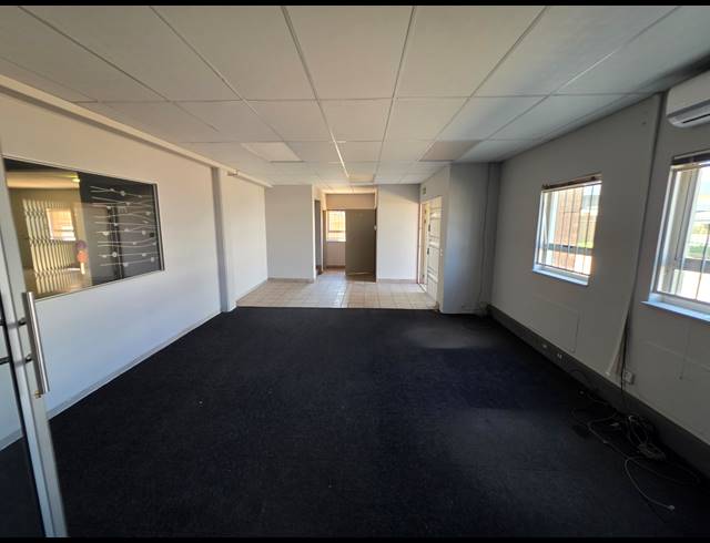450M² WAREHOUSE TO LET IN STORMILL